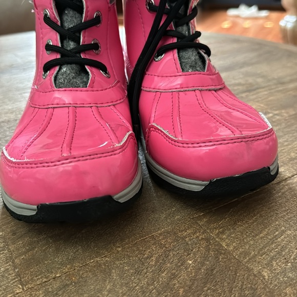 Girls excellent condition UGG Adirondack boots - Picture 7 of 7